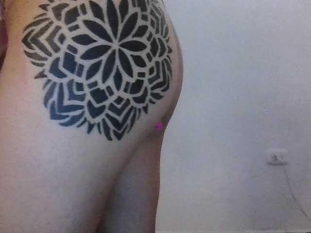 TaylorMegan live cam on BongaCams