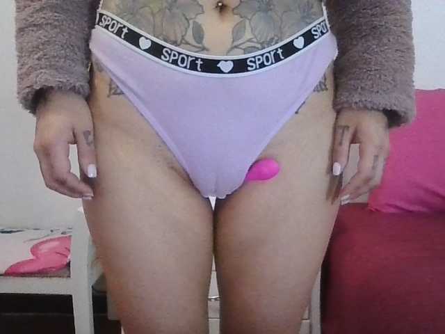 TaylorMegan live cam on BongaCams