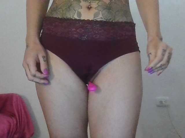 TaylorMegan live cam preview