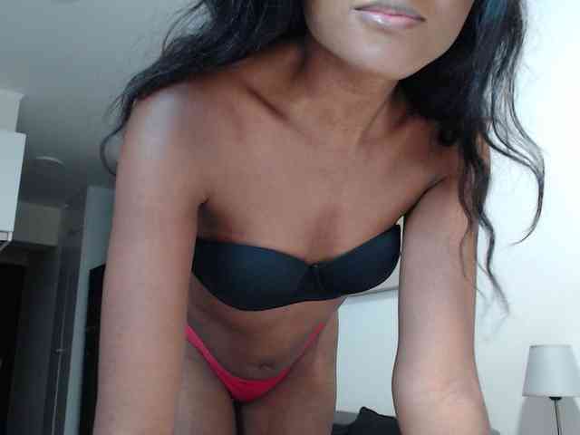KrystalMilani webcam