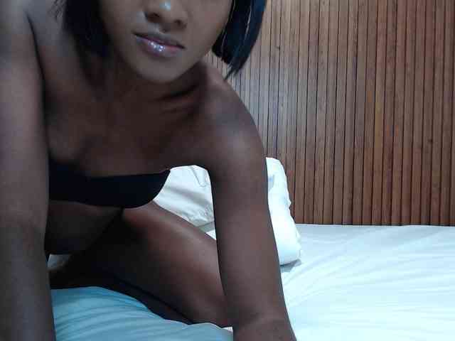 KrystalMilani webcam
