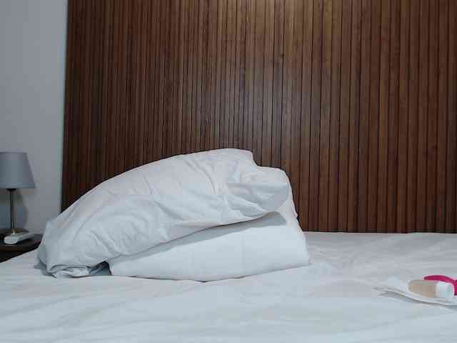 KrystalMilani webcam
