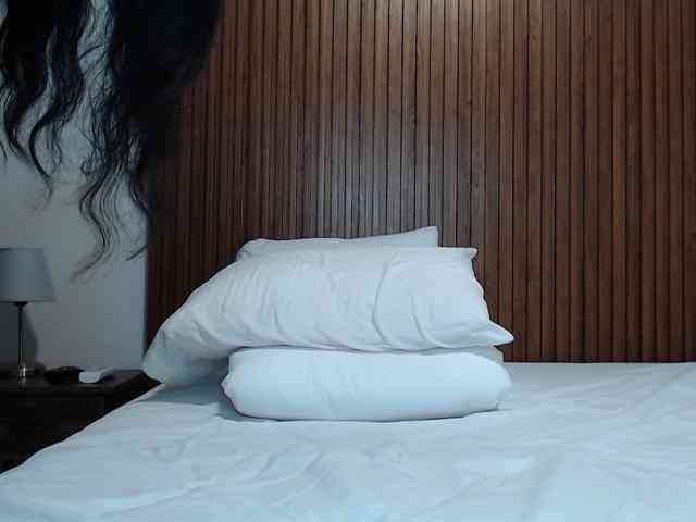 KrystalMilani webcam