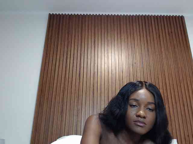 KrystalMilani webcam
