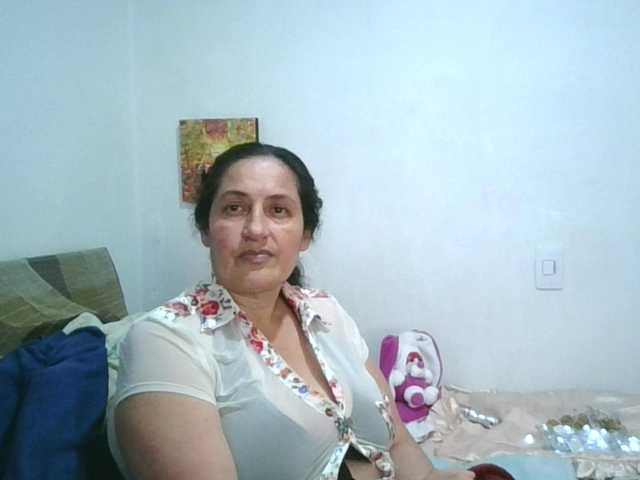 le modèle Ximenajimenez est en webcam porno dans un show sur le site bongacams, il possède les tags suivants: Latino/Hispanic,Brunette,Hairy