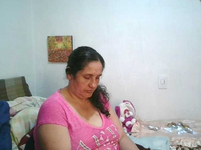 le modèle Ximenajimenez est en webcam porno dans un show sur le site bongacams, il possède les tags suivants: Latino/Hispanic,Brunette,Hairy