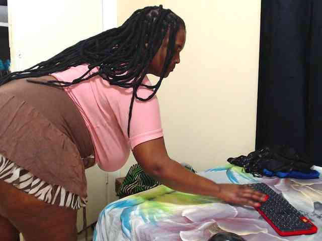 EBONYWILDASS webcam