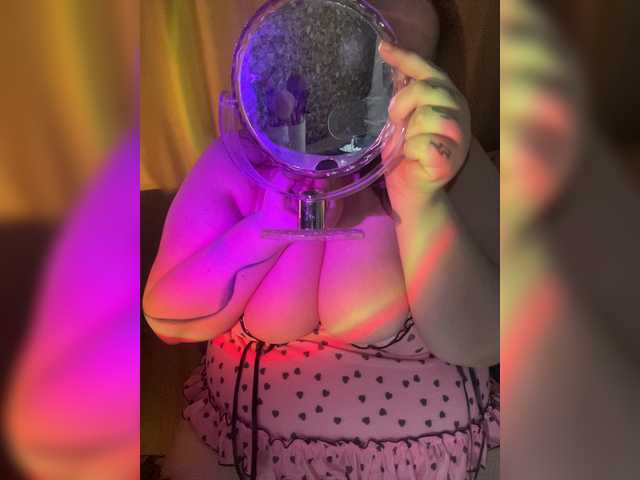 Karma-is-a-whitch live cam on BongaCams