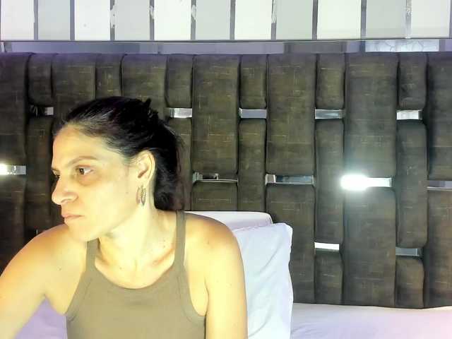 Kate-Roose live cam on BongaCams
