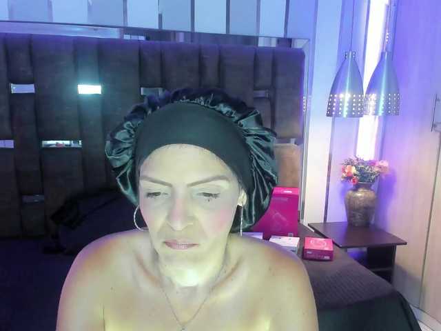 Kate-Roose's BongaCams show and profile