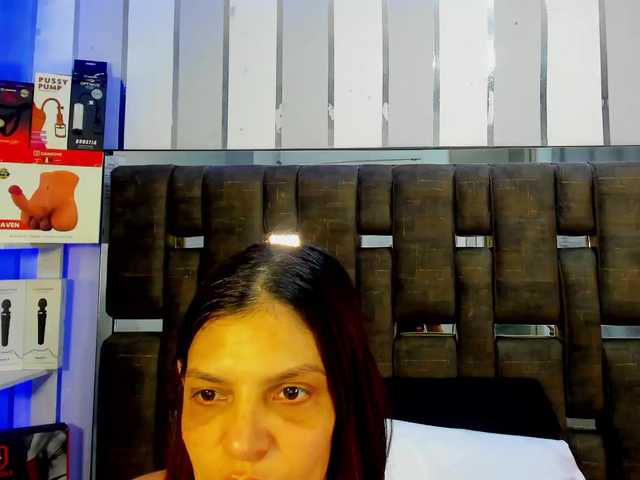Kate-Roose live cam on BongaCams