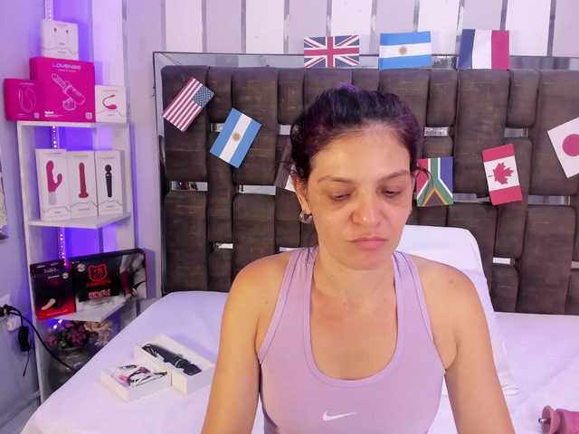 Kate-Roose live cam on BongaCams