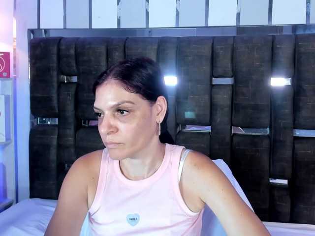 Kate-Roose live cam on BongaCams
