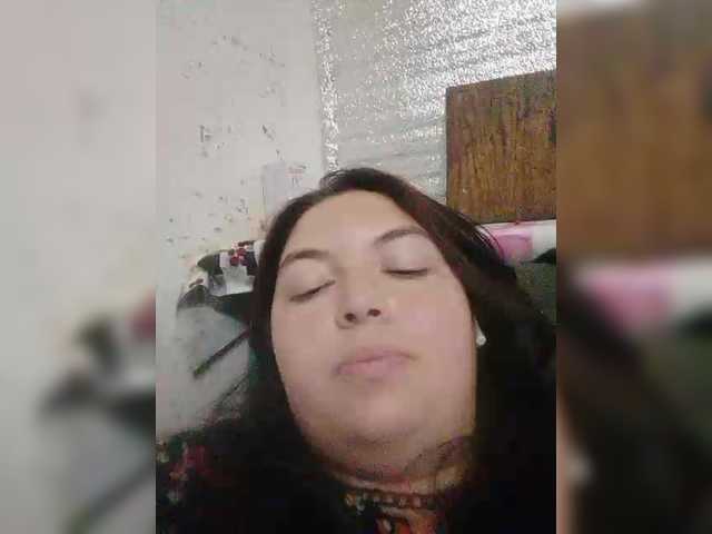 le modèle ZaraZaZa- est en webcam porno dans un show sur le site bongacams, il possède les tags suivants: White/Caucasian,Brunette,Shaved