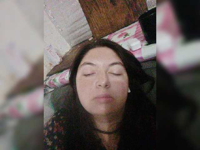 le modèle ZaraZaZa- est en webcam porno dans un show sur le site bongacams, il possède les tags suivants: White/Caucasian,Brunette,Shaved