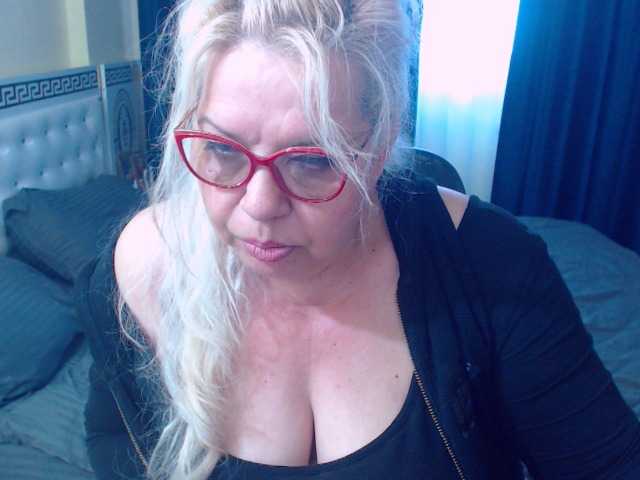 SonyaHotMilf webcam bongacams model stream image