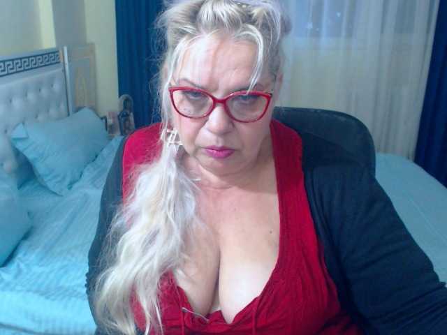 SonyaHotMilf live cam on BongaCams