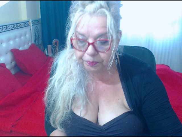 SonyaHotMilf live cam on BongaCams
