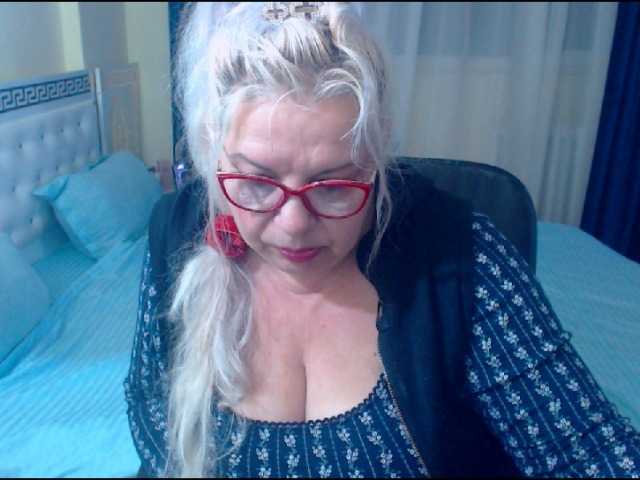 SonyaHotMilf live cam on BongaCams