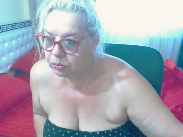 SonyaHotMilf live cam on BongaCams
