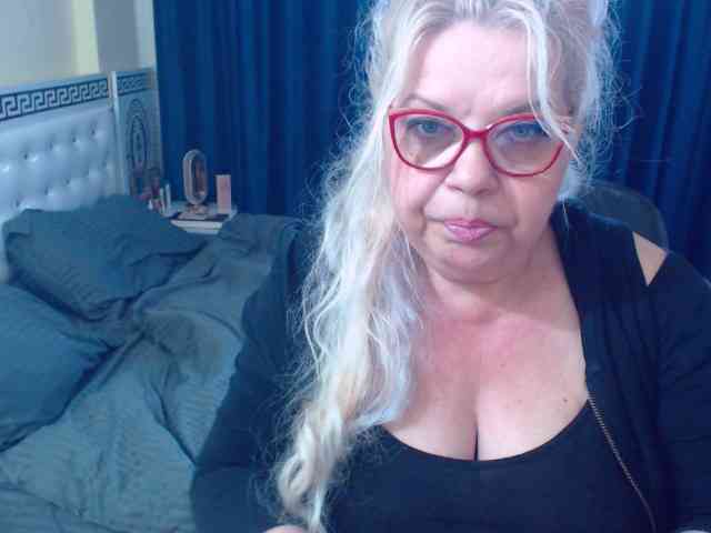 SonyaHotMilf webcam