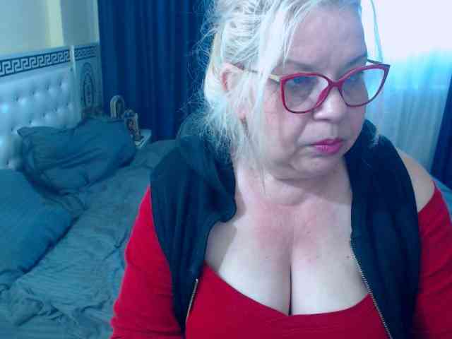 SonyaHotMilf webcam