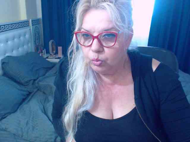 SonyaHotMilf webcam