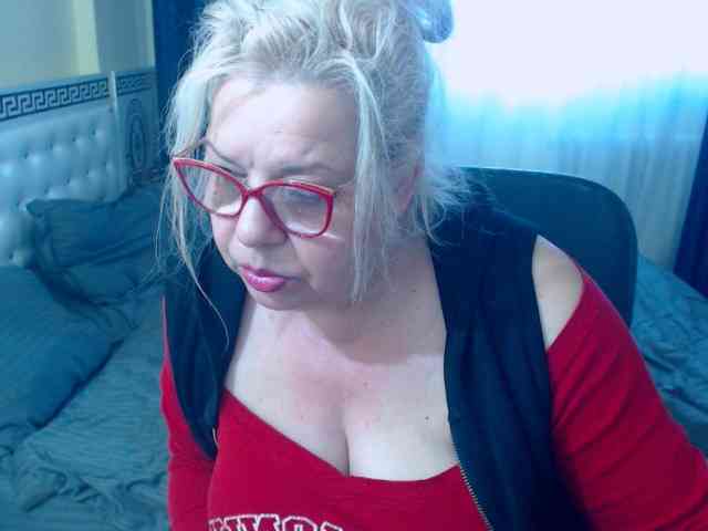 SonyaHotMilf webcam