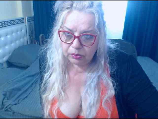 SonyaHotMilf webcam