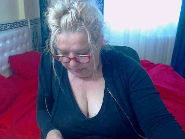 SonyaHotMilf webcam