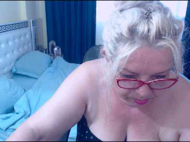 SonyaHotMilf webcam