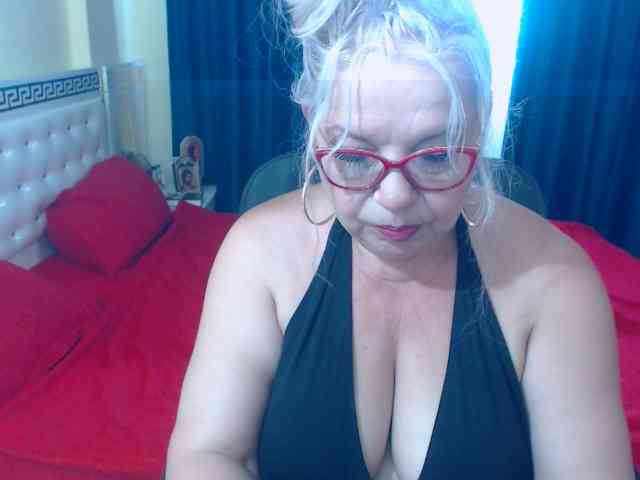 SonyaHotMilf webcam