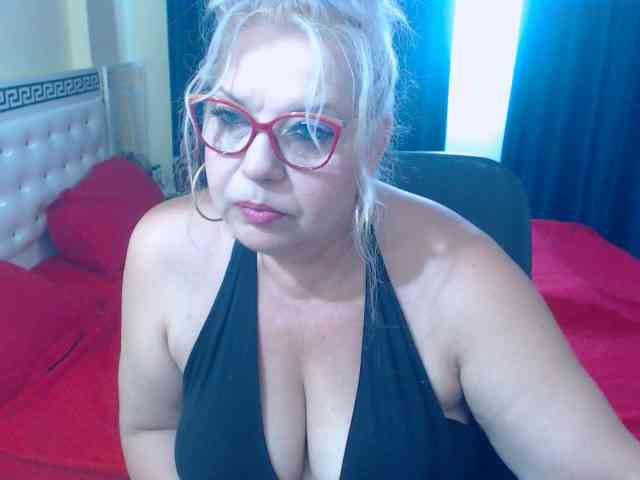 SonyaHotMilf webcam