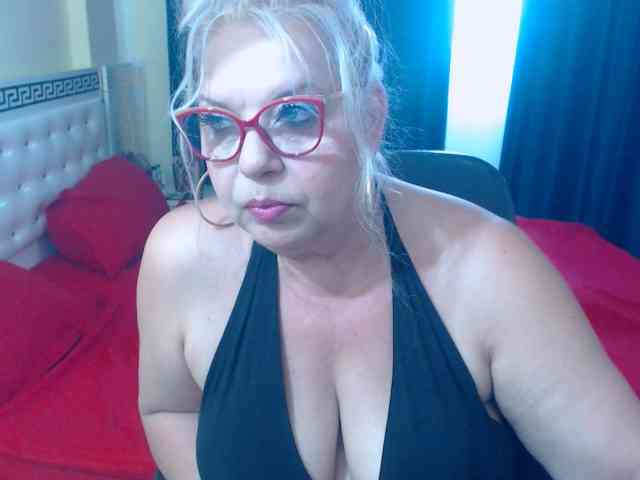 SonyaHotMilf webcam