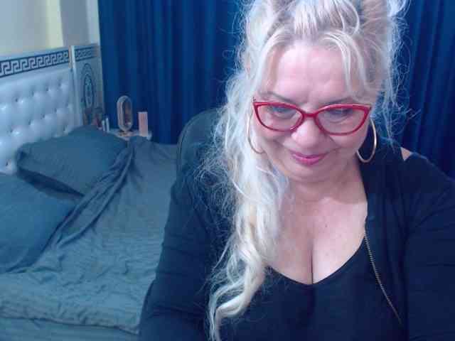 SonyaHotMilf webcam