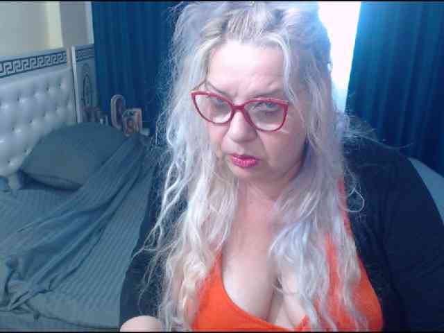 SonyaHotMilf webcam
