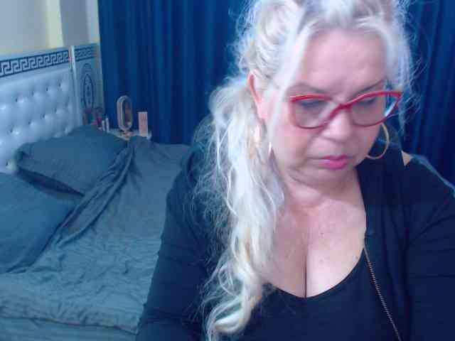 SonyaHotMilf webcam