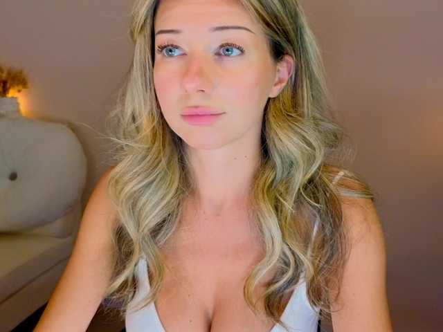 Lenamuti live cam on BongaCams