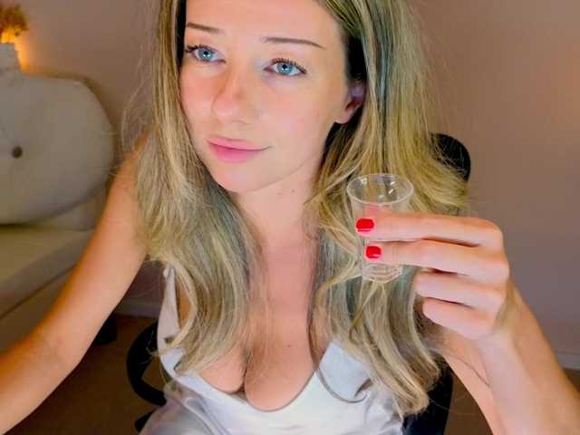 Lenamuti live cam on BongaCams