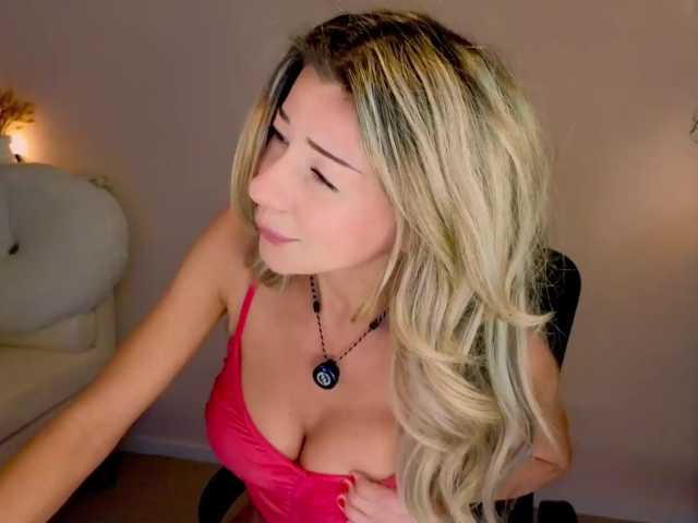Lenamuti live cam on BongaCams