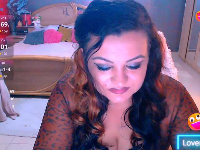 Ariellefoxy live cam on BongaCams