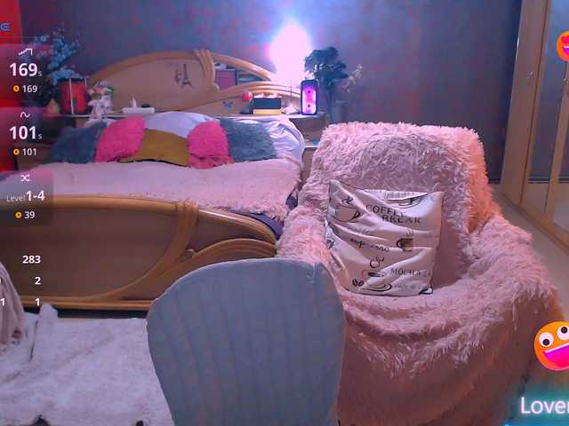 Ariellefoxy live cam on BongaCams