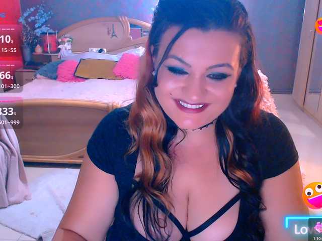 Ariellefoxy live cam on BongaCams