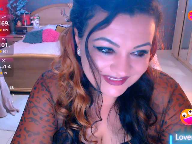 Ariellefoxy live cam on BongaCams