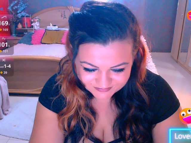 Ariellefoxy live cam on BongaCams