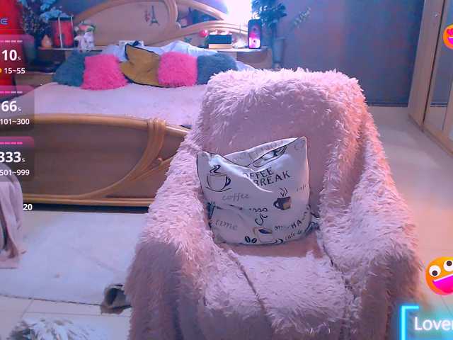 Ariellefoxy live cam on BongaCams