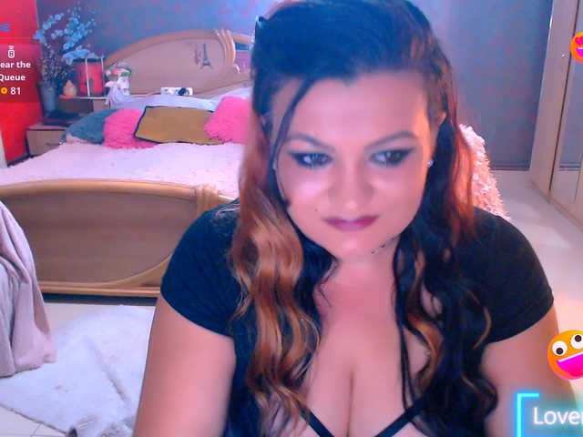 Ariellefoxy live cam on BongaCams