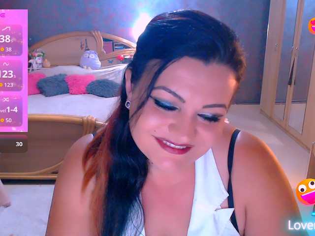 Ariellefoxy live cam on BongaCams