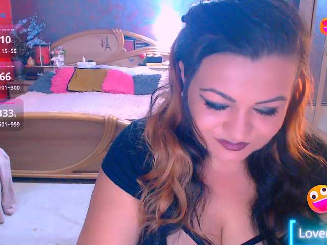 Ariellefoxy live cam on BongaCams
