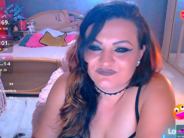 Ariellefoxy live cam on BongaCams